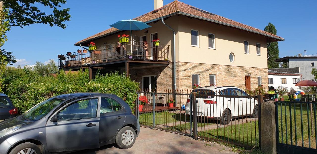 Wellapartman Zamárdi Exterior foto