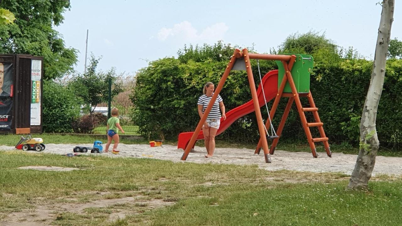 Wellapartman Zamárdi Exterior foto